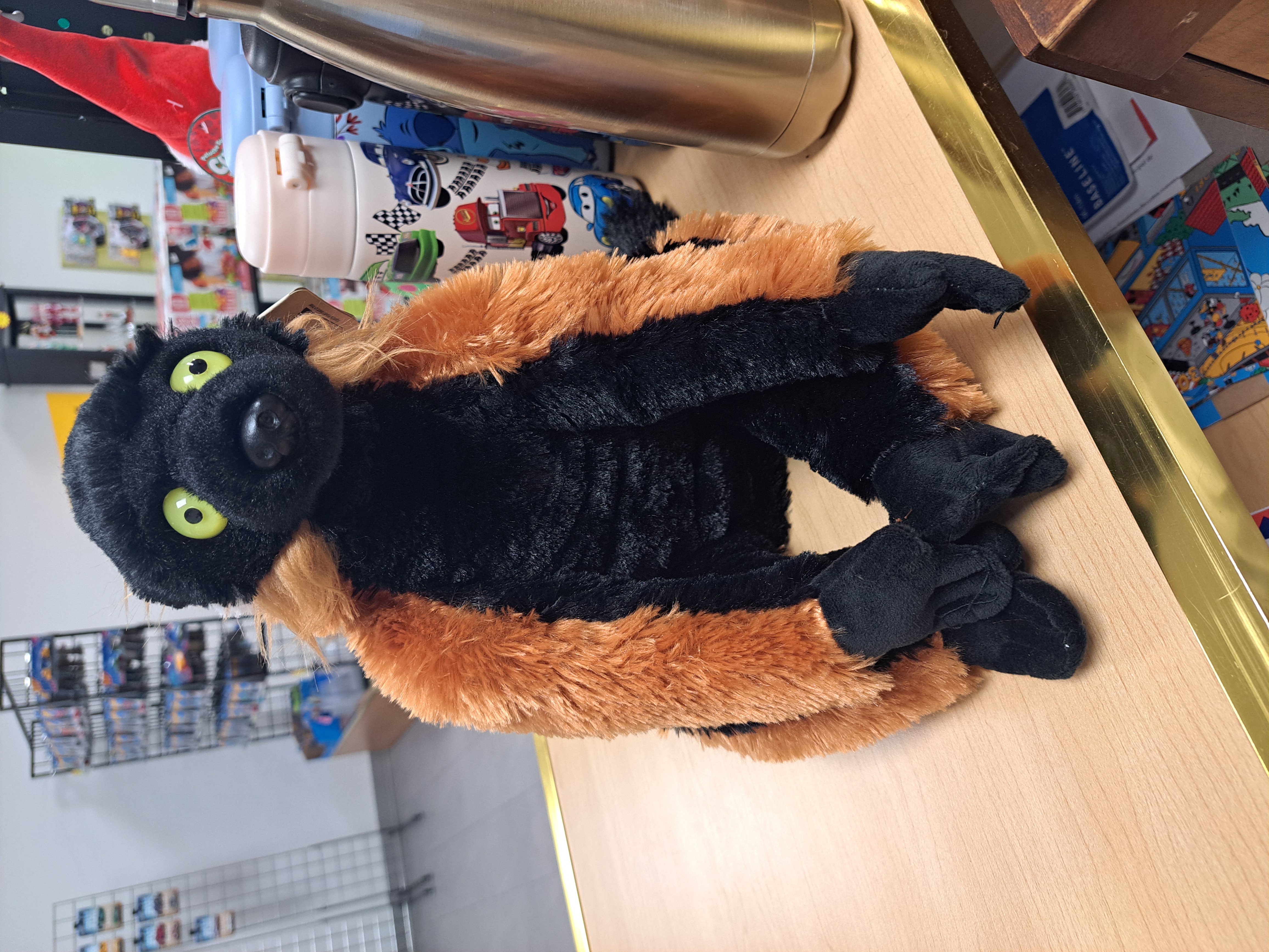 toutou grand lémurien à queue rouge